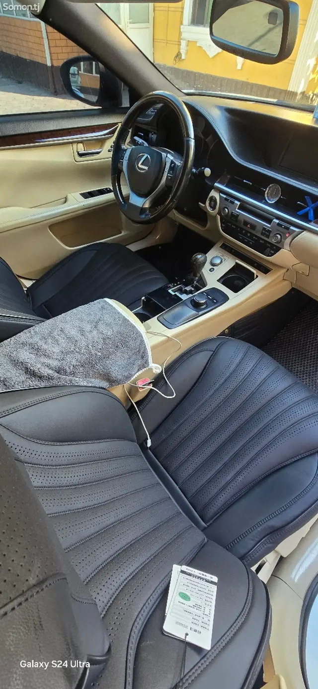 Lexus ES series 2014 · 3.5 AT