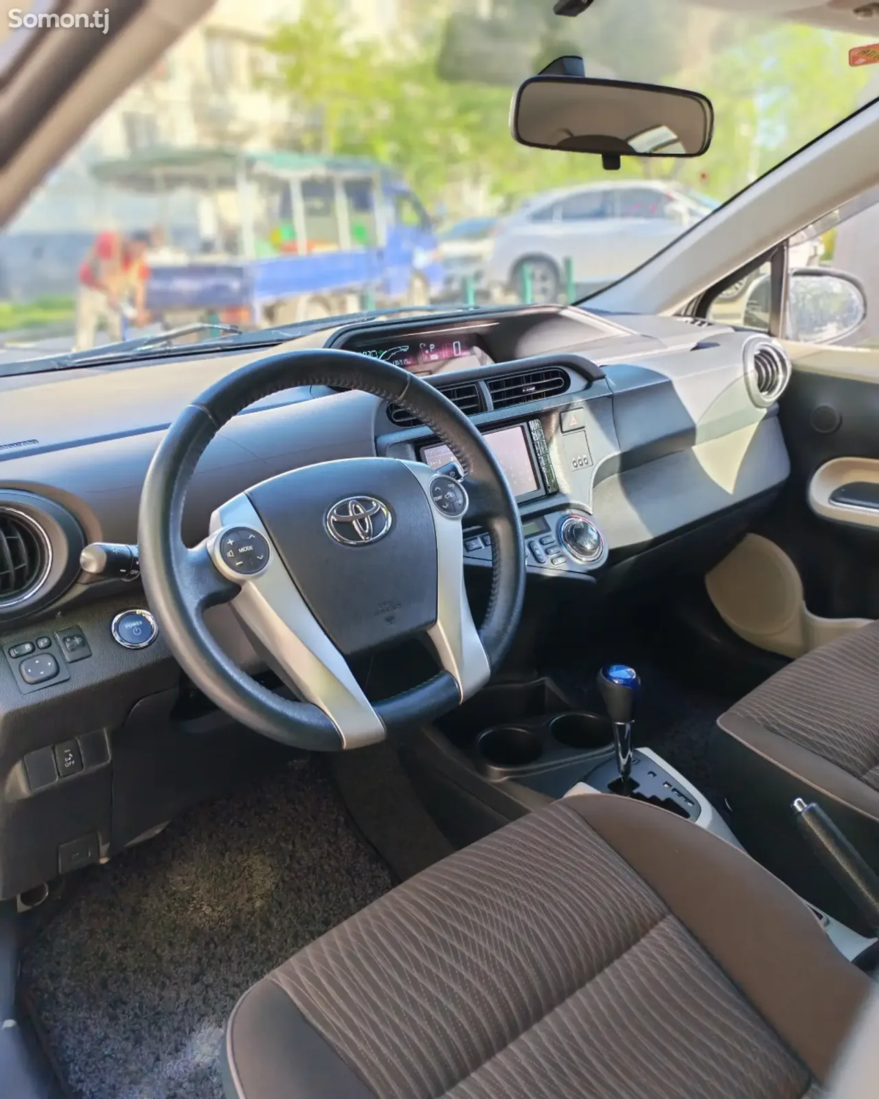 Toyota Aqua 2014 · 1.5 AT