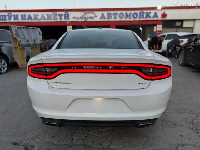 Dodge Charger 2016 · 3.6 AT