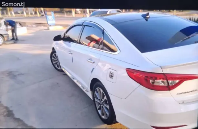 Hyundai Sonata 2016 · 2.4 AT