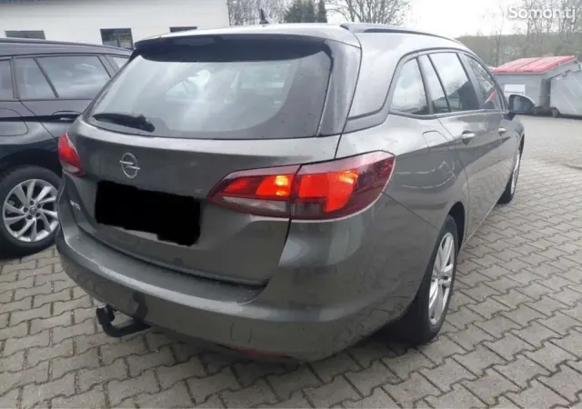 Opel Astra K 2020 · 1.4 AT