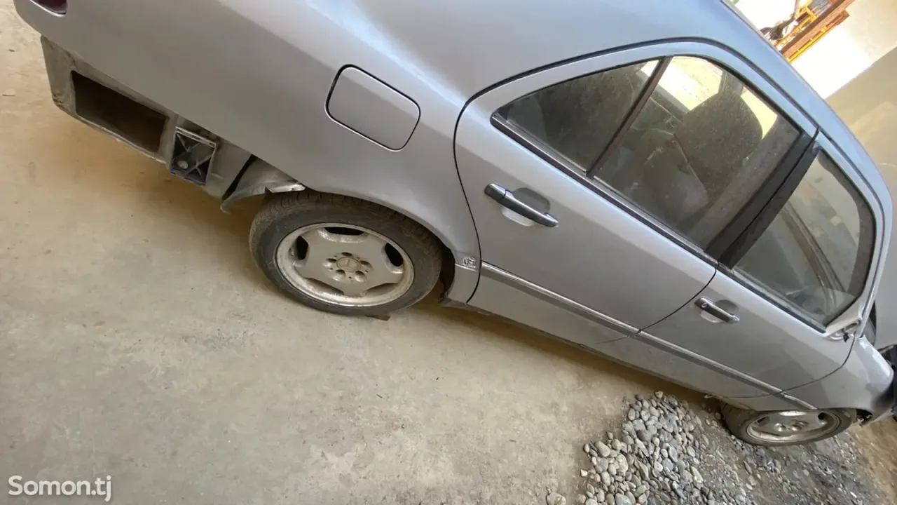Mercedes-Benz C class 1996 · 2.0 MT