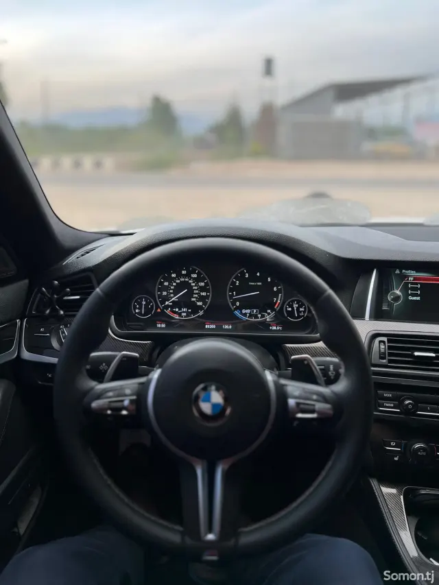 BMW M5 2014 · 4.4 AT