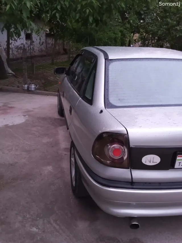 Opel Astra F 2000 · 1.6 MT