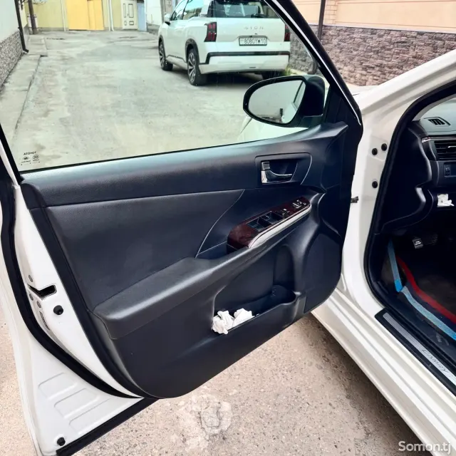 Toyota Camry 2016 · 2.0 AT