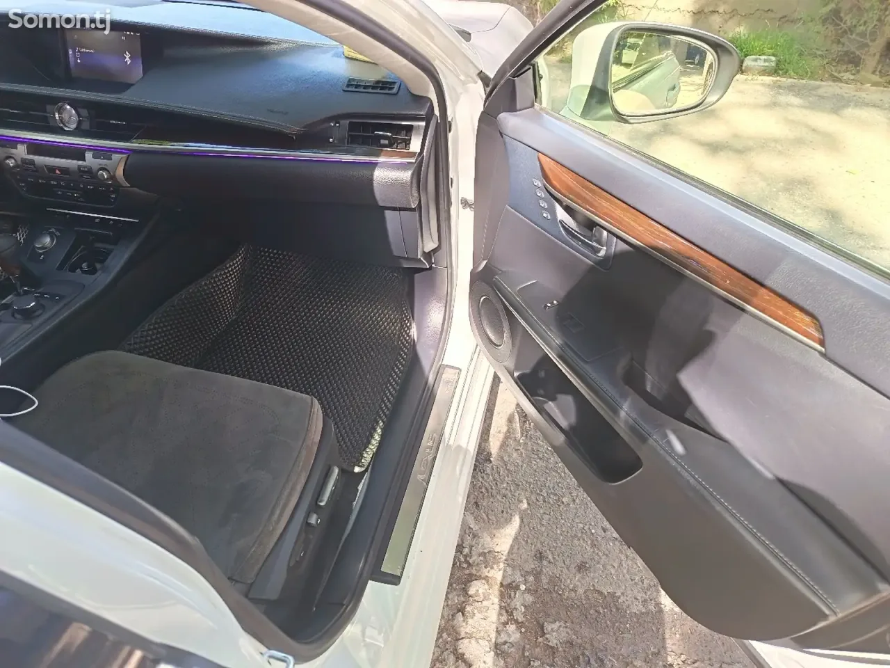 Lexus ES series 2014 · 2.5 AT
