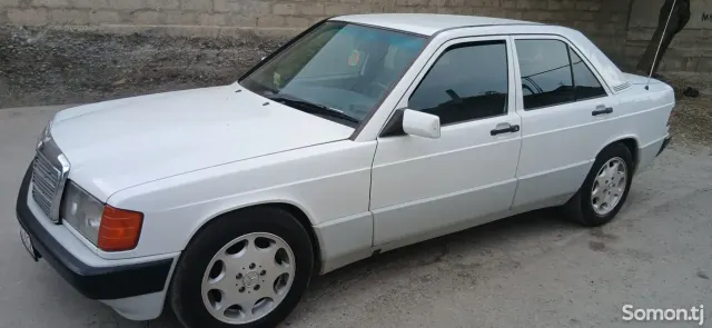 Mercedes-Benz W201 1991 · 2.0 AT
