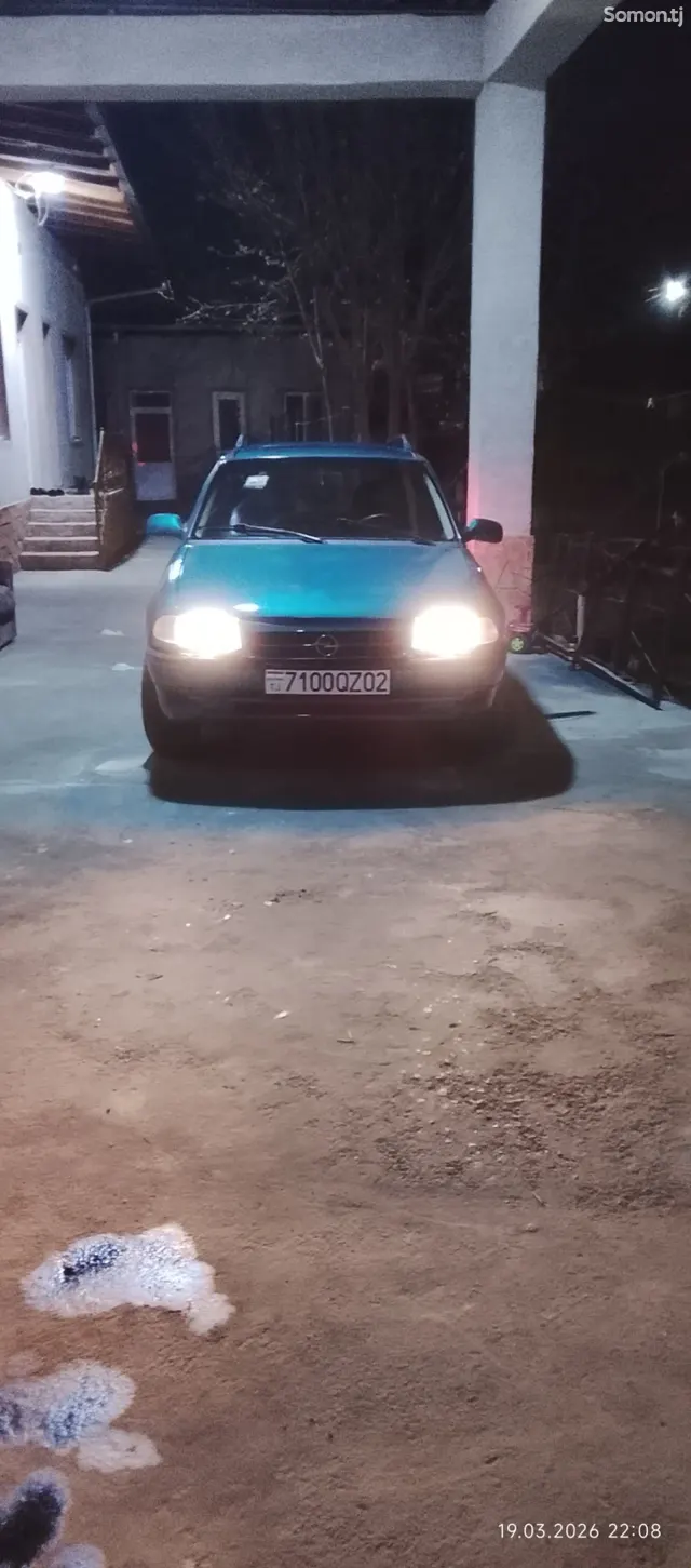 Opel Astra F 1994 · 1.6 MT