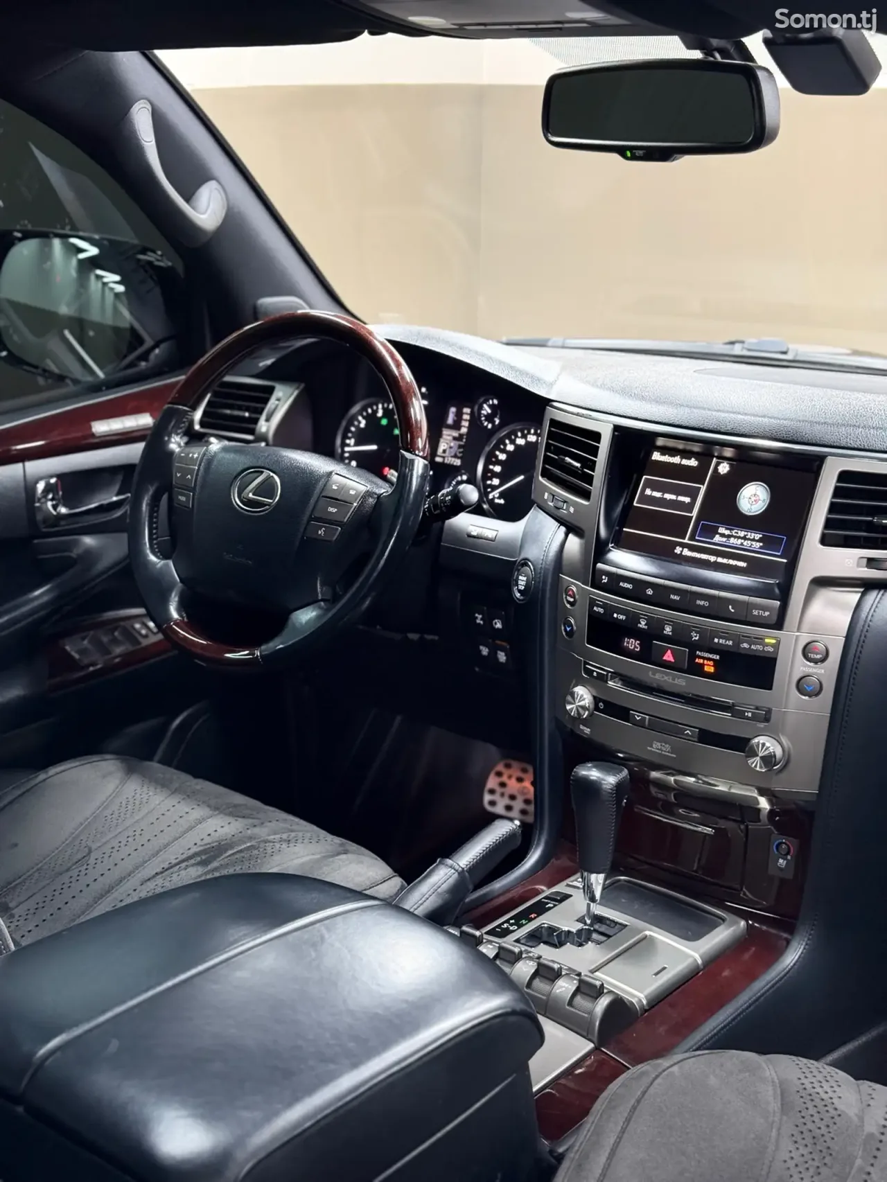 Lexus LX series 2015 · 5.7 AT