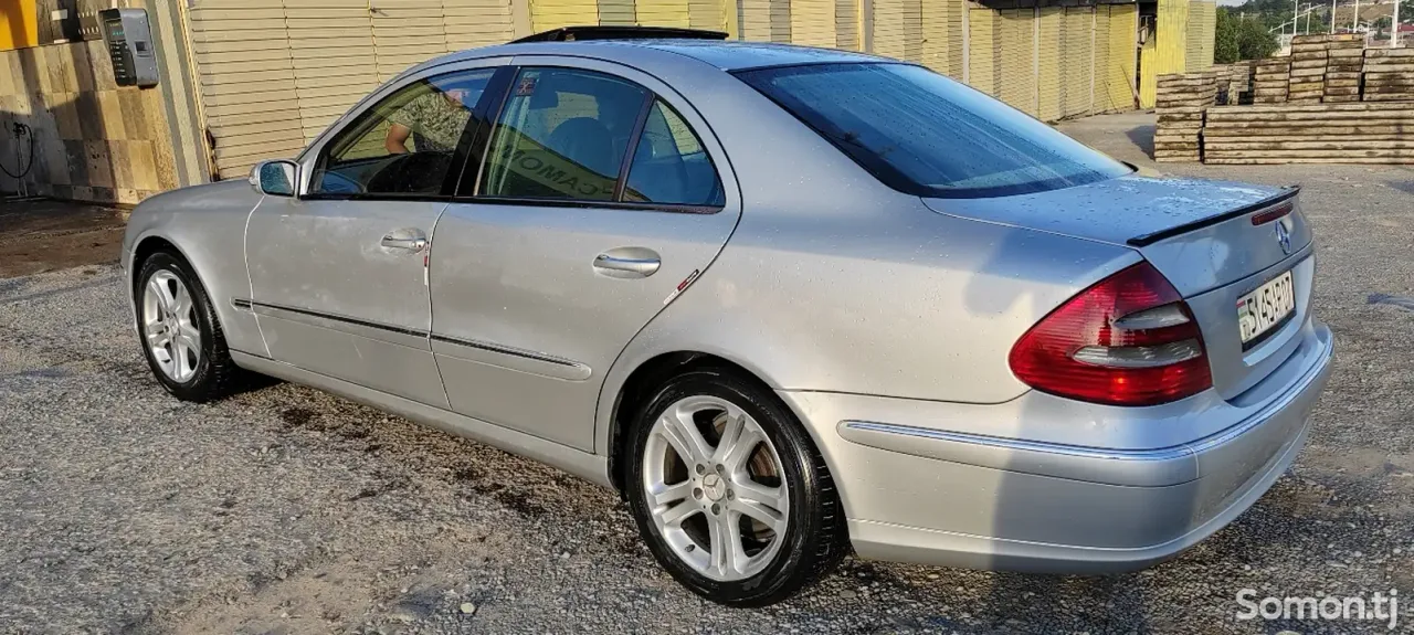 Mercedes-Benz E class 2003 · 2.8 AT