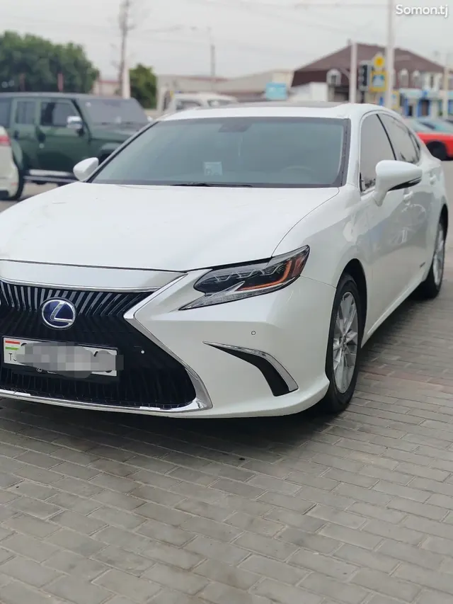Lexus ES series 2014 · 2.5 AT
