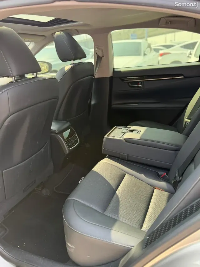 Lexus ES series 2017 · 3.0 CVT