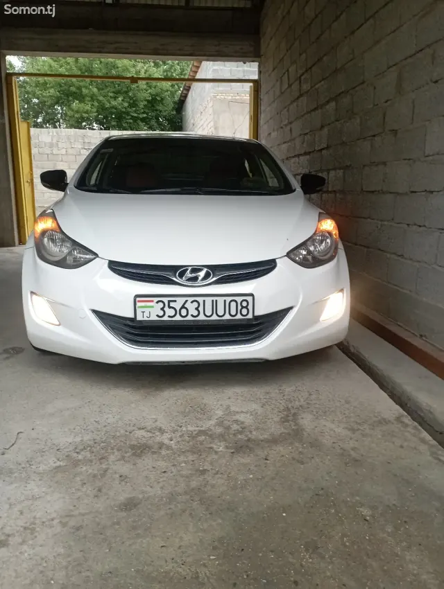 Hyundai Avante 2012 · 1.6 AT