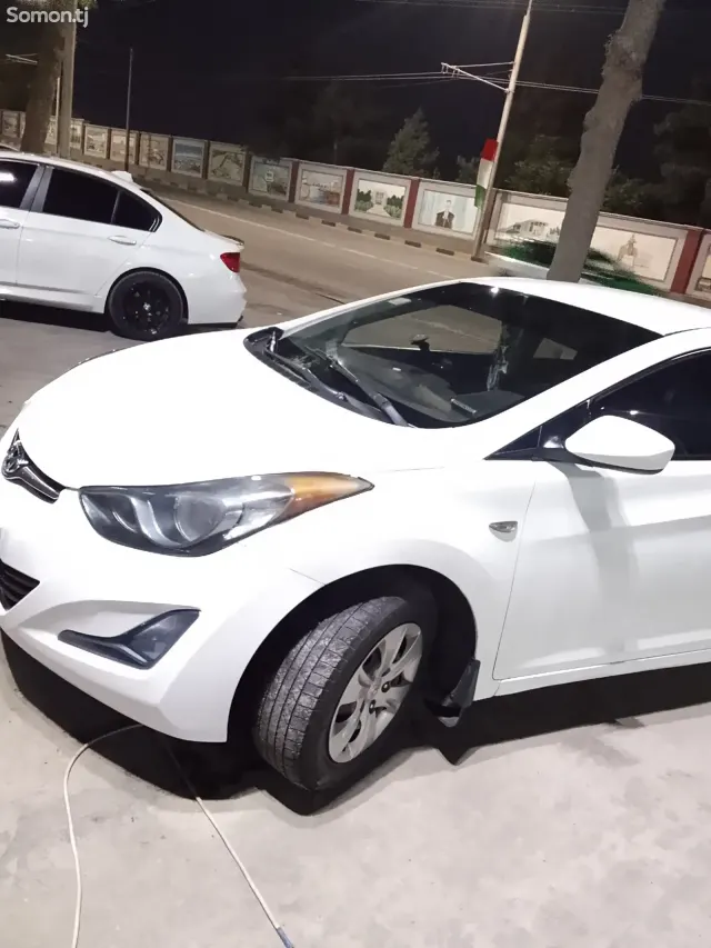 Hyundai Elantra 2015 · 1.6 MT