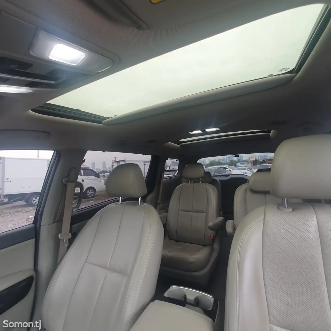 Kia Carnival 2015 · 2.2 AT
