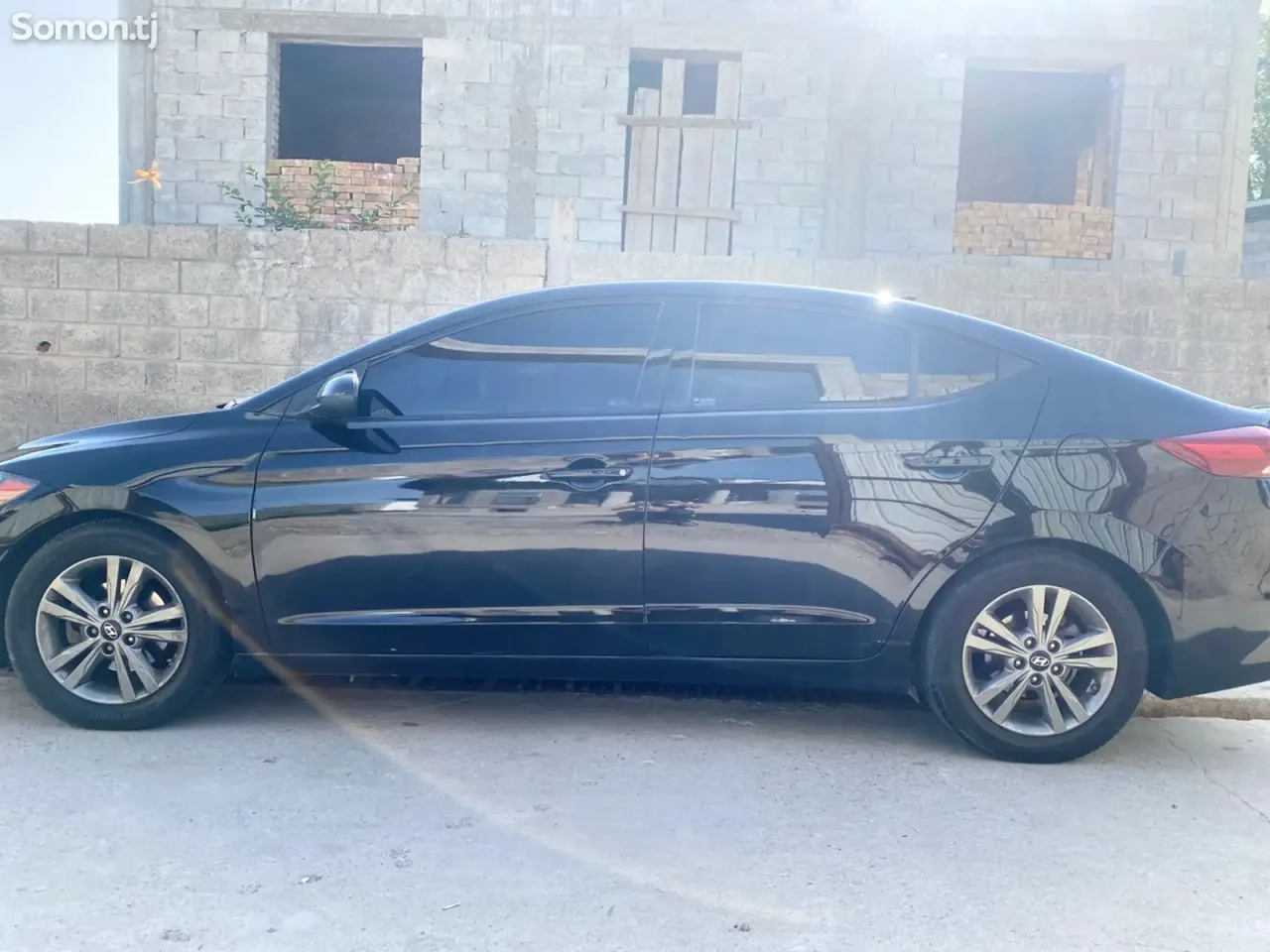 Hyundai Elantra 2018 · 2.0 AT