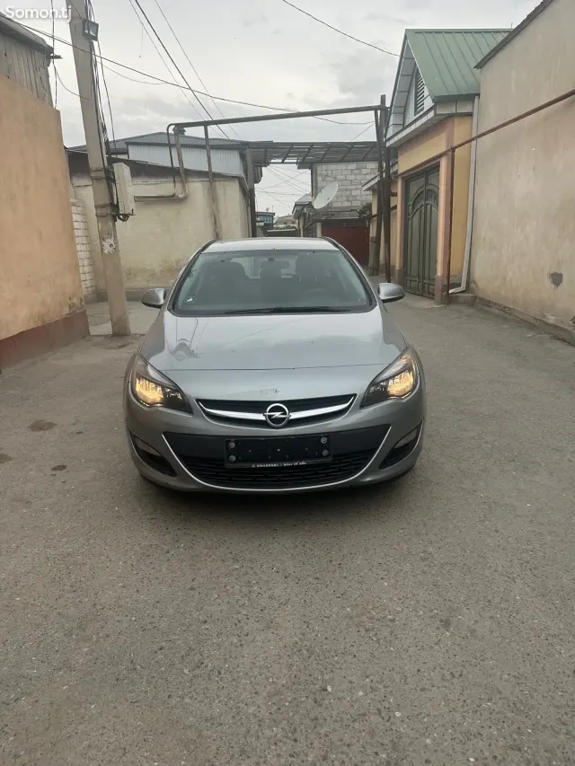Opel Astra J 2014 · 1.4 MT