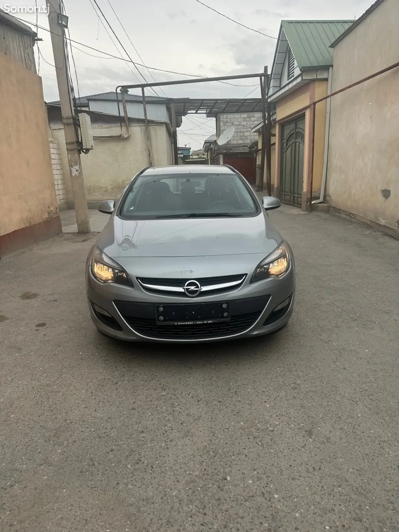 Opel Astra J 2014 · 1.4 MT