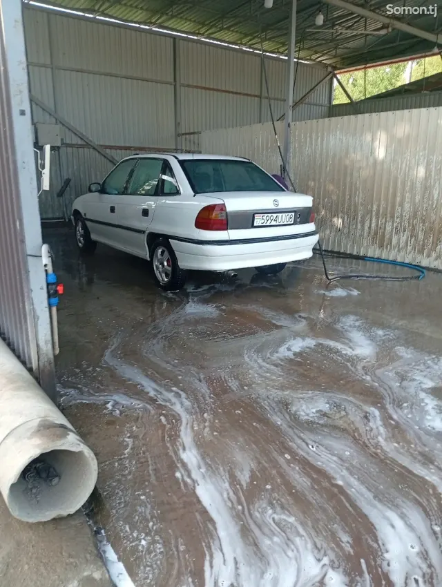 Opel Astra F 1995 · 1.6 MT