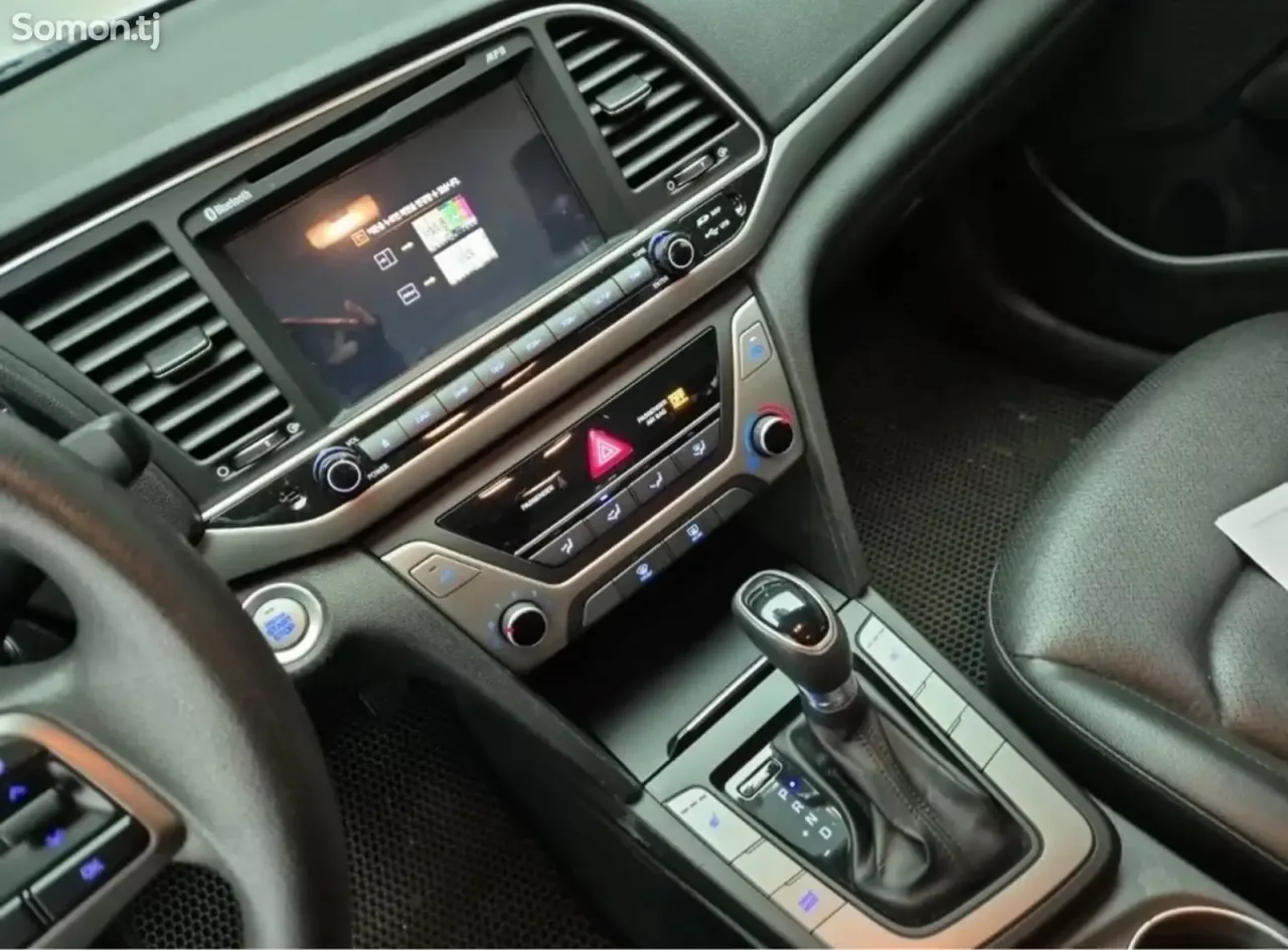 Hyundai Avante 2018 · 1.6 AT