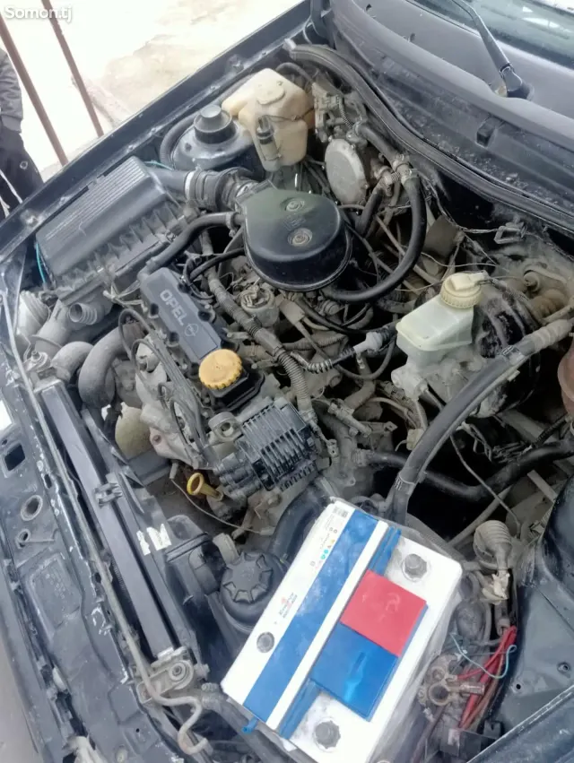 Opel Astra F 1993 · 1.6 MT