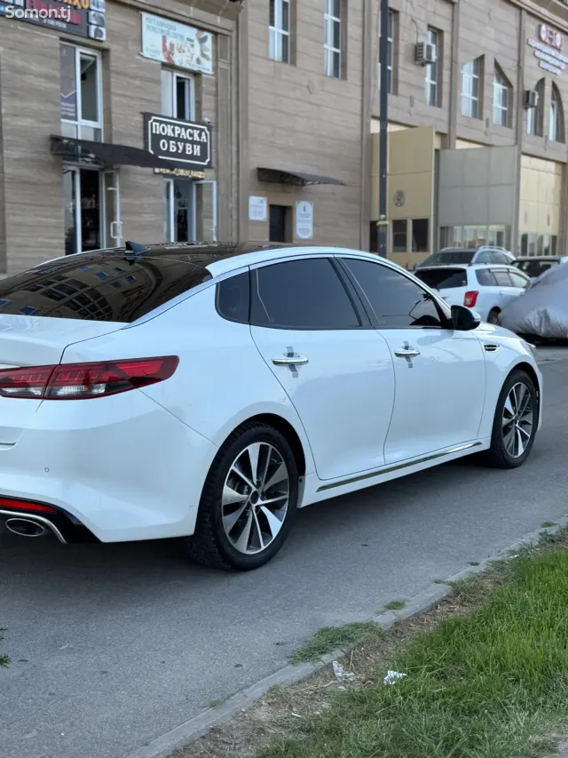 Kia K5 2016 · 2.0 AT