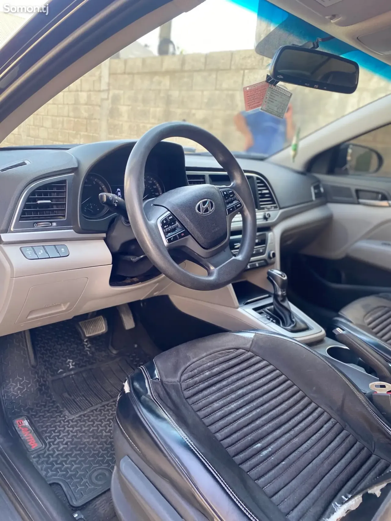 Hyundai Elantra 2018 · 2.0 AT