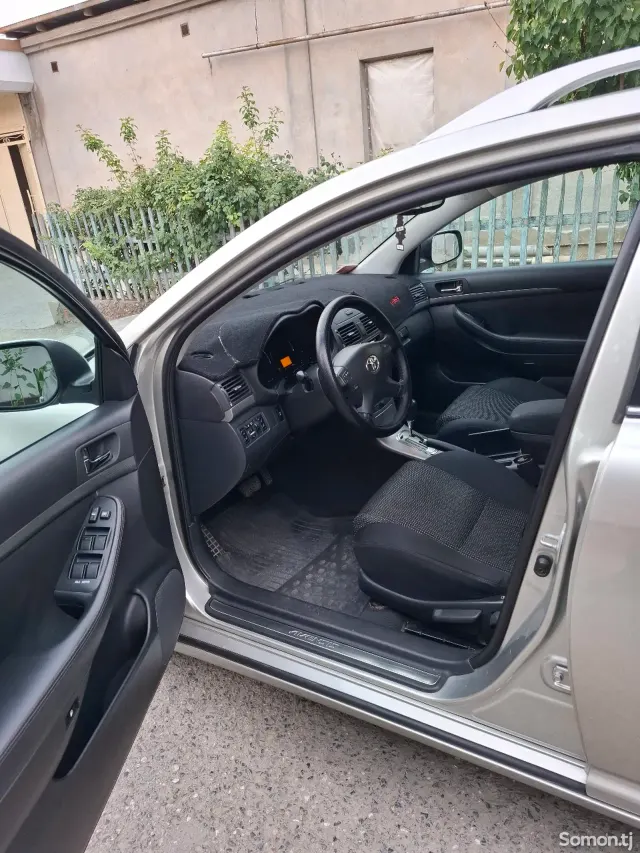 Toyota Avensis 2006 · 2.0 AT