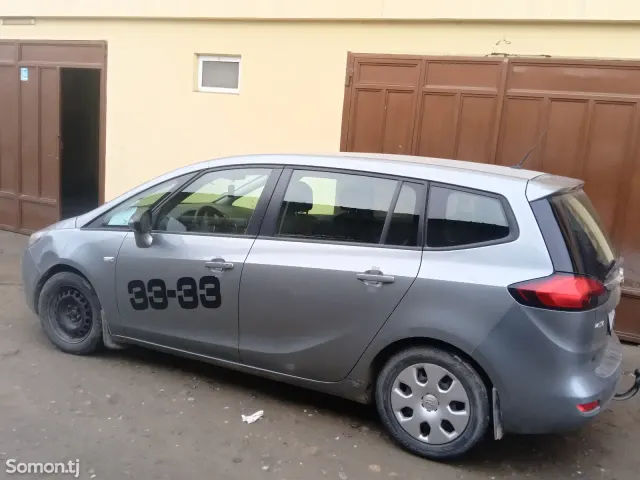 Opel Zafira 2014 · 1.4 MT