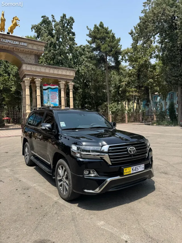 Toyota Land Cruiser 2018 · 4.5 AT