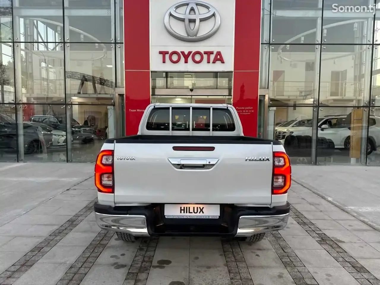 Toyota Hilux 2025 · 2.4 MT