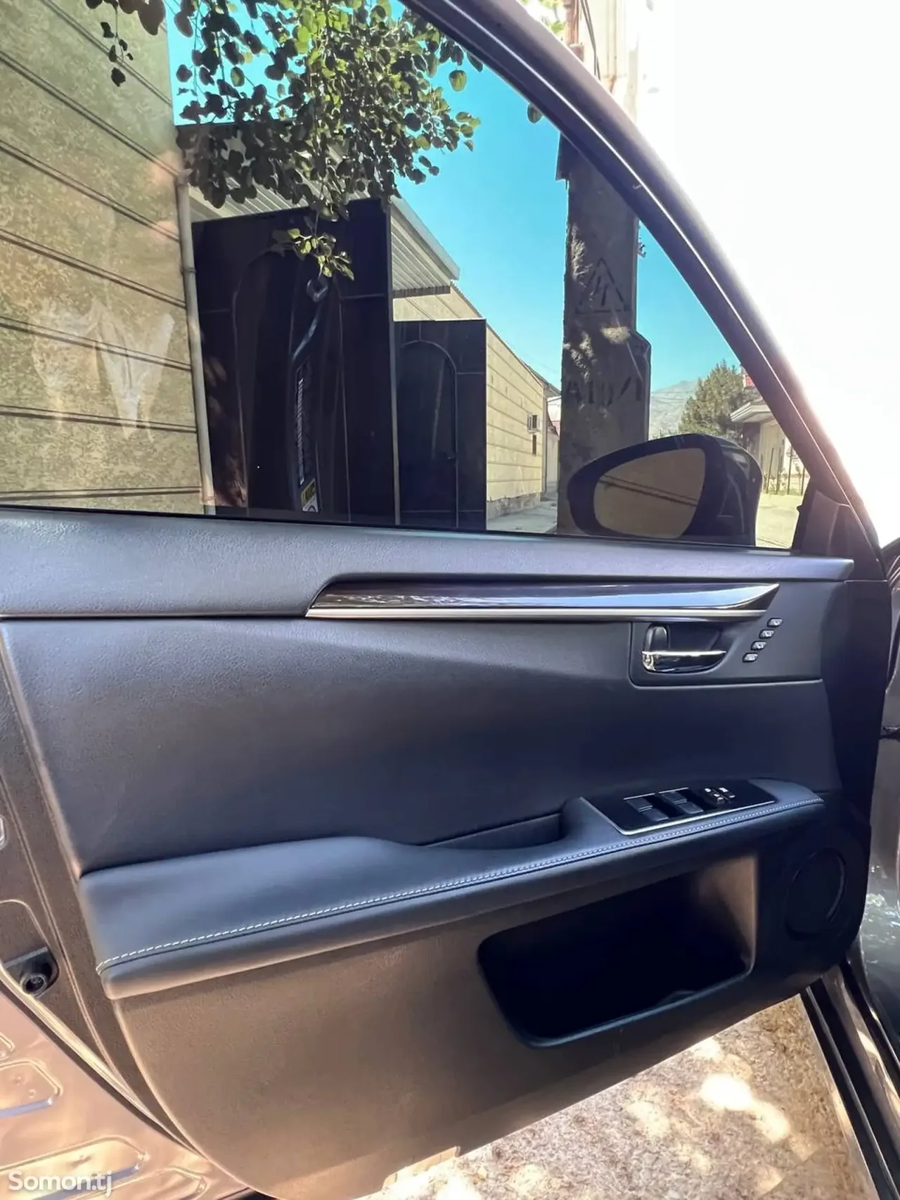 Lexus ES series 2018 · 3.0 AT