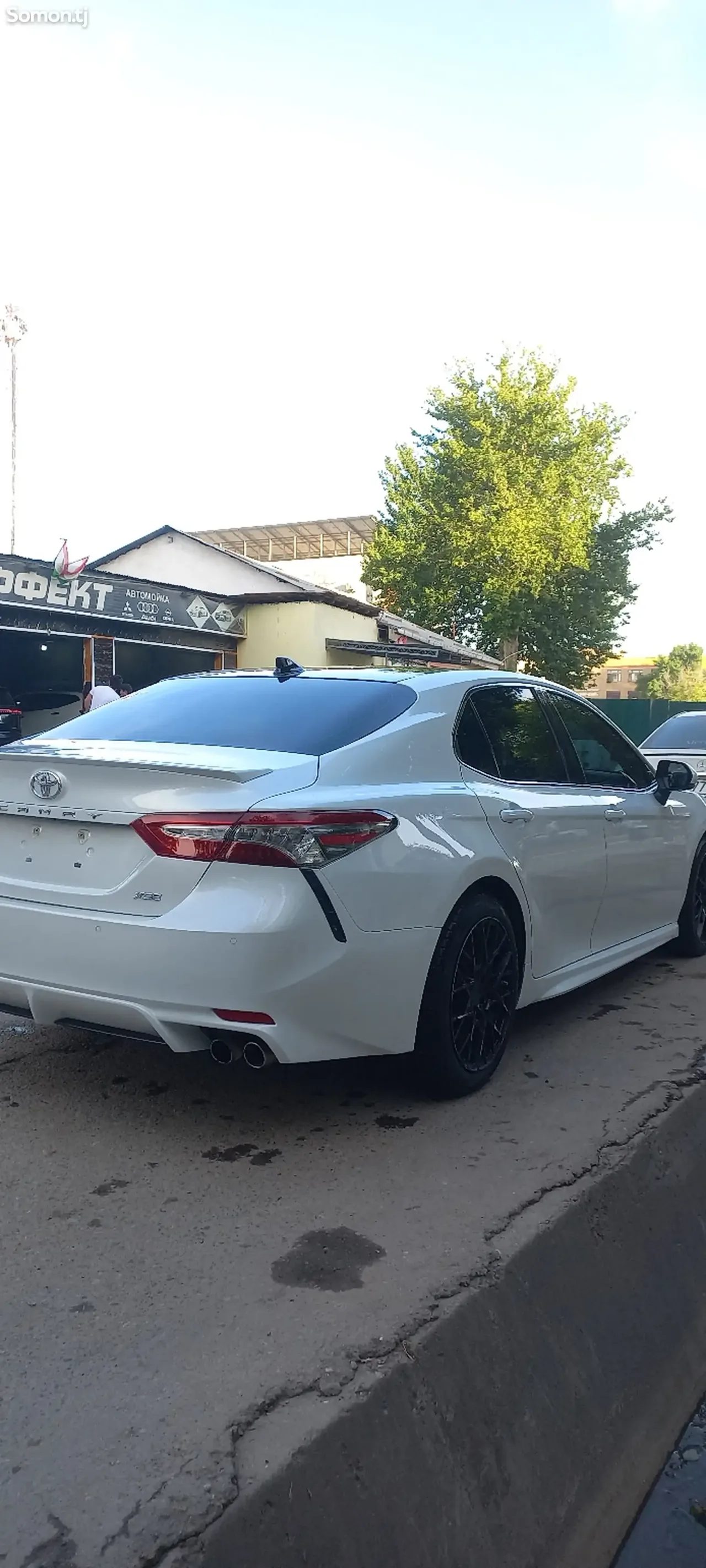 Toyota Camry 2018 · 3.5 AT