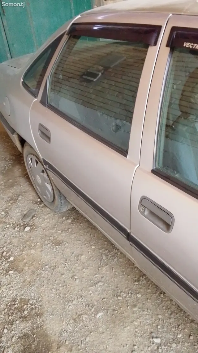 Opel Vectra A 1992 · 1.6 MT