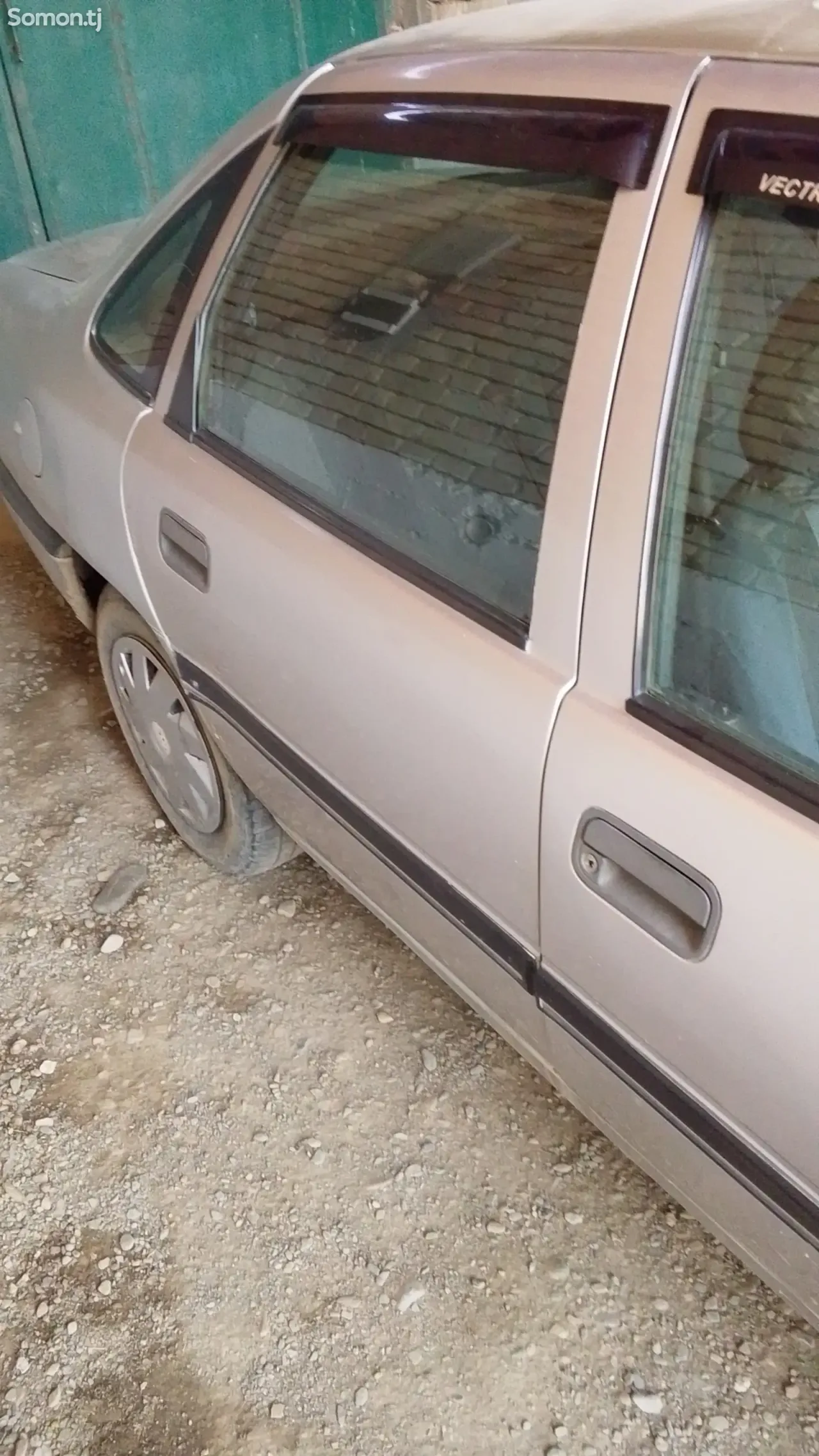 Opel Vectra A 1992 · 1.6 MT