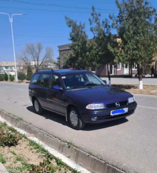 Opel Astra F 1995 · 1.6 MT