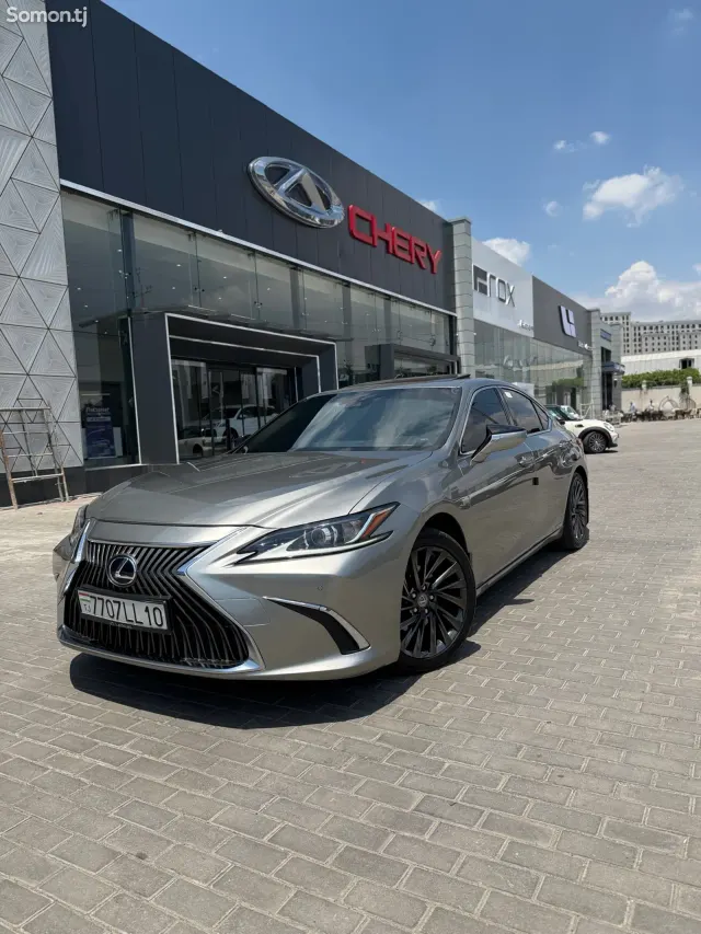Lexus ES series 2020 · 2.5 AT