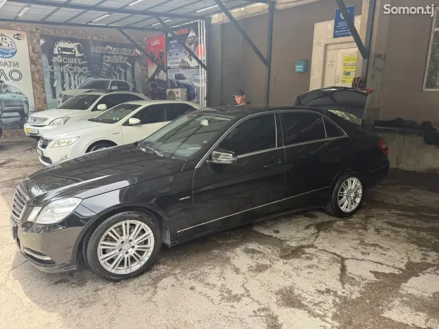 Mercedes-Benz E class 2011 · 3.0 AT