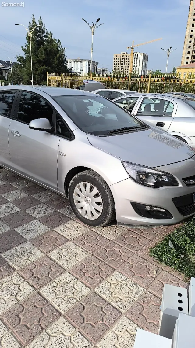 Opel Astra J 2014 · 1.4 MT