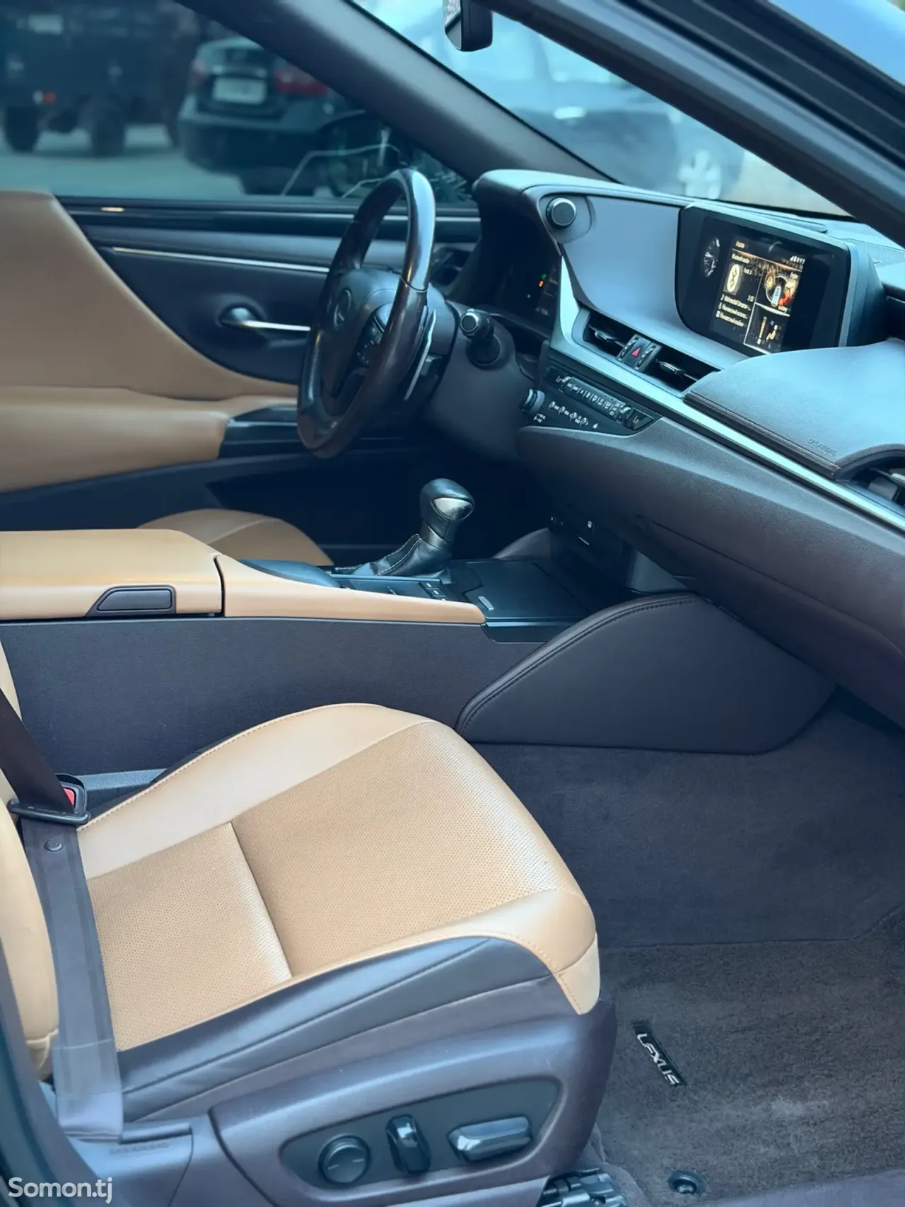 Lexus ES series 2020 · 2.5 AT