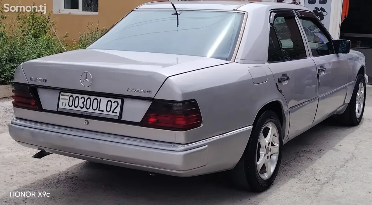 Mercedes-Benz W124 1992 · 2.5 MT