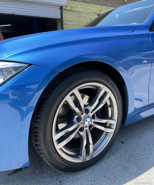 BMW 3 series 2016 · 2.0 AT