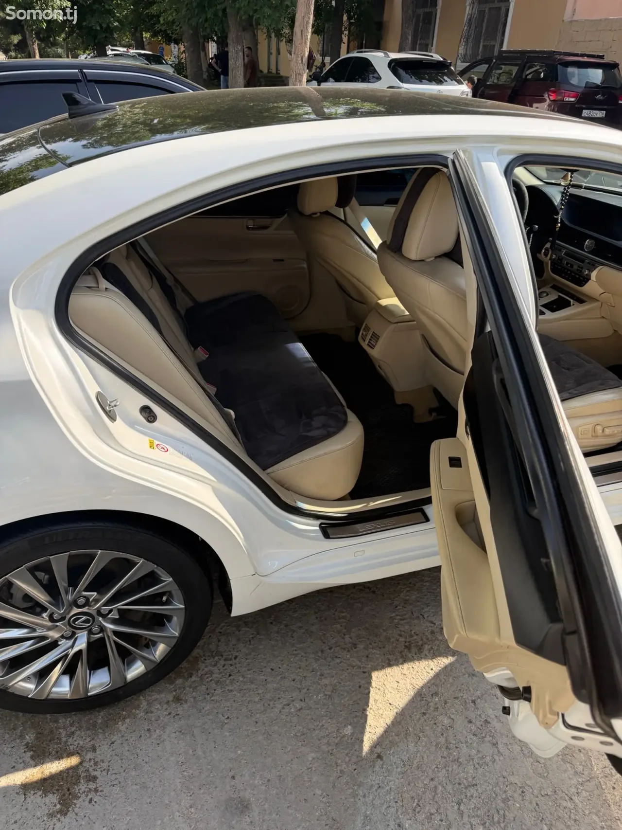 Lexus ES series 2013 · 2.5 AT