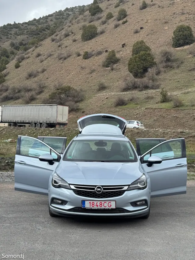 Opel Astra K 2017 · 1.4 AT
