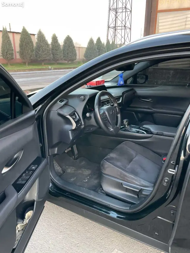Lexus UX series 2021 · 2.5 AT