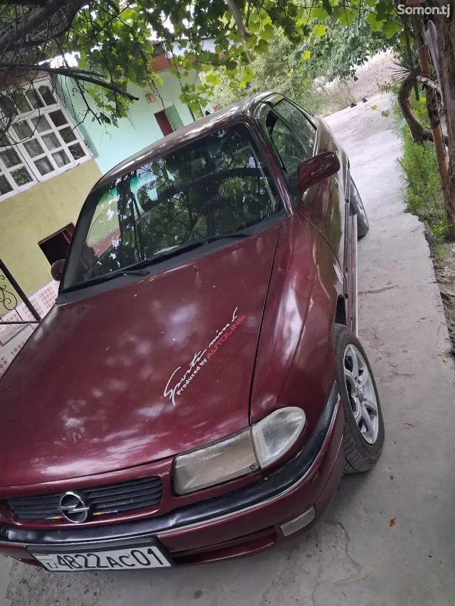Opel Astra F 1993 · 1.6 MT