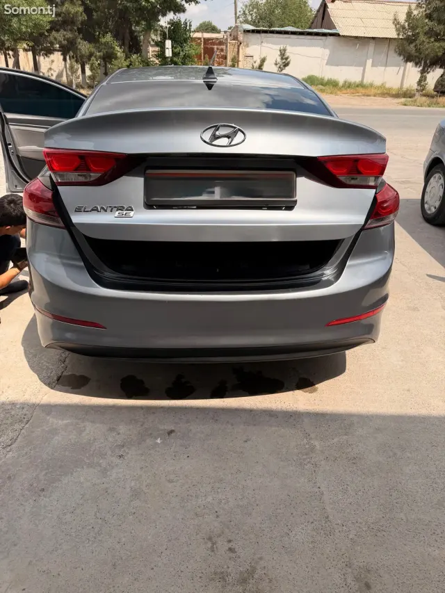 Hyundai Elantra 2017 · 2.0 AT
