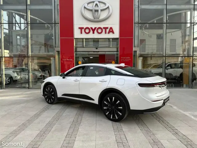 Toyota Crown 2023 · 2.4 AT