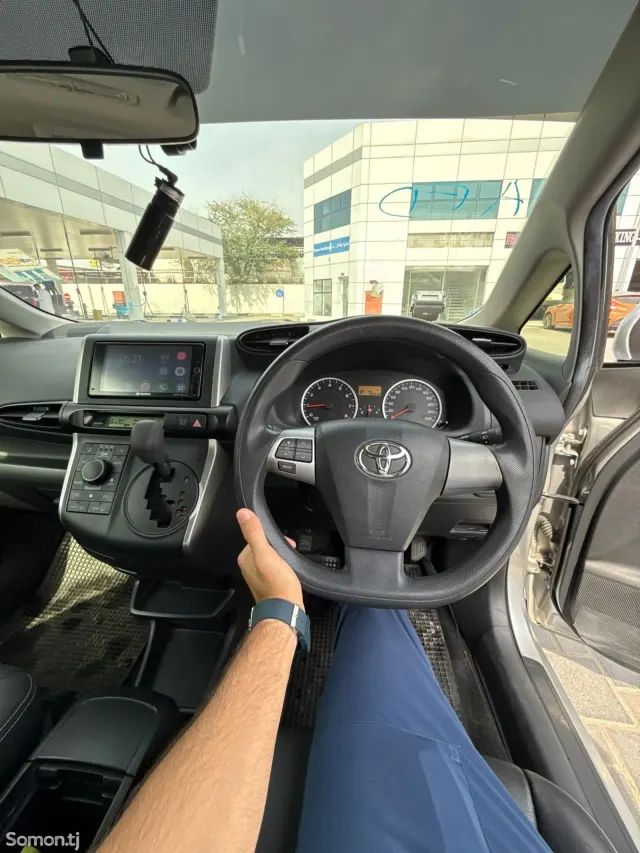 Toyota Wish 2015 · 1.8 AT
