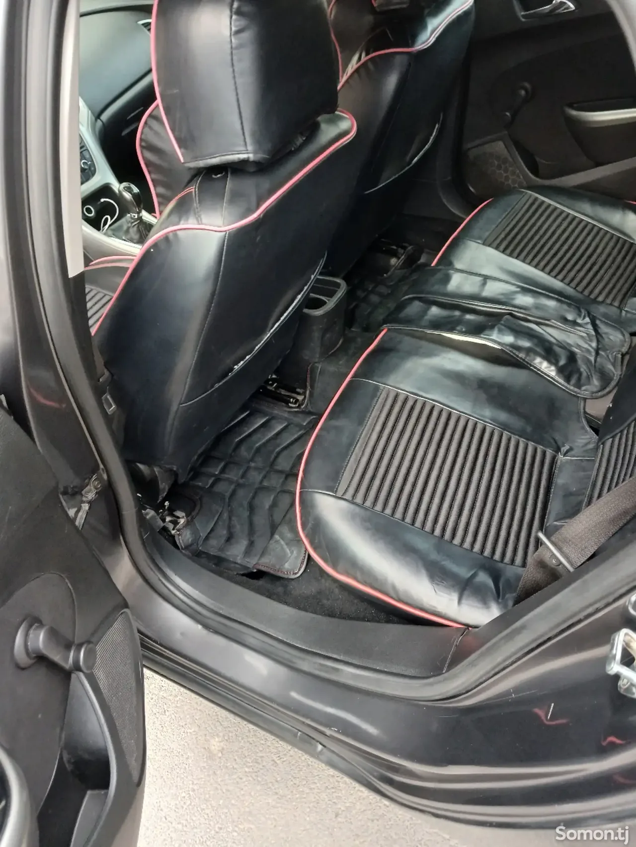 Opel Astra J 2011 · 1.7 MT